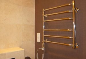 Установка электрического полотенцесушителя в ванной в Реутове