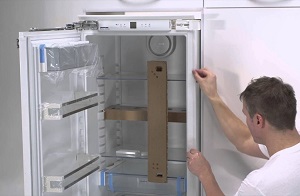 Установка встраиваемого холодильника в Реутове